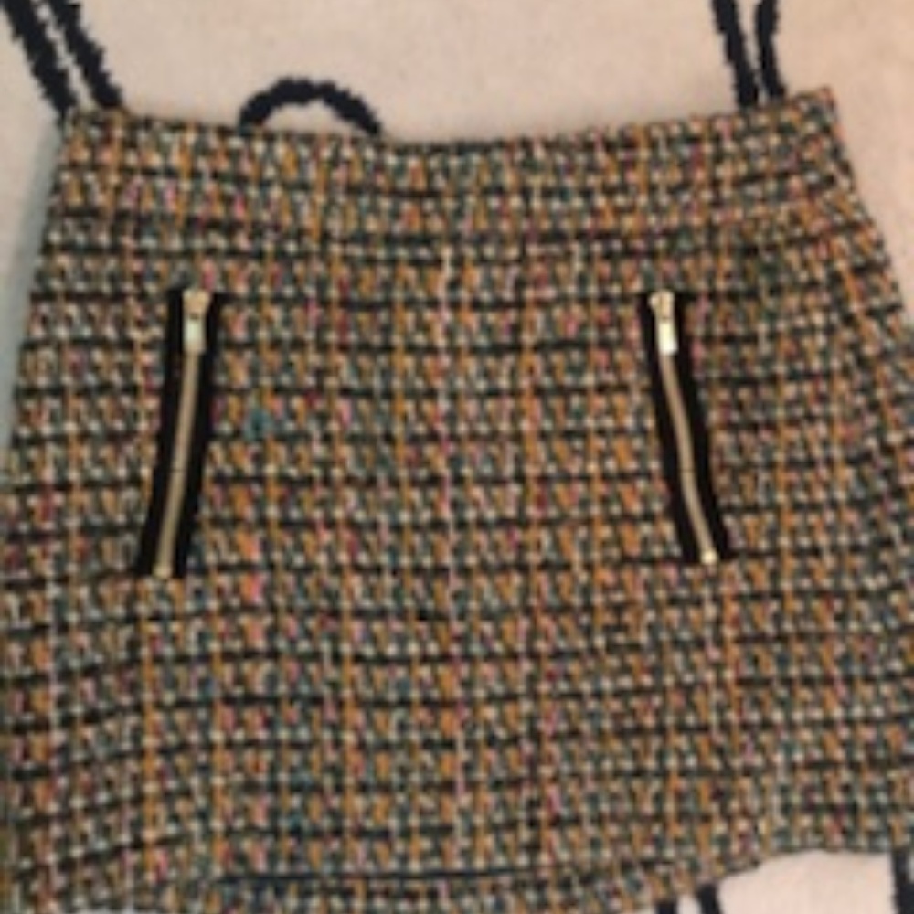 Tweed Short Skirt with Zipper Details